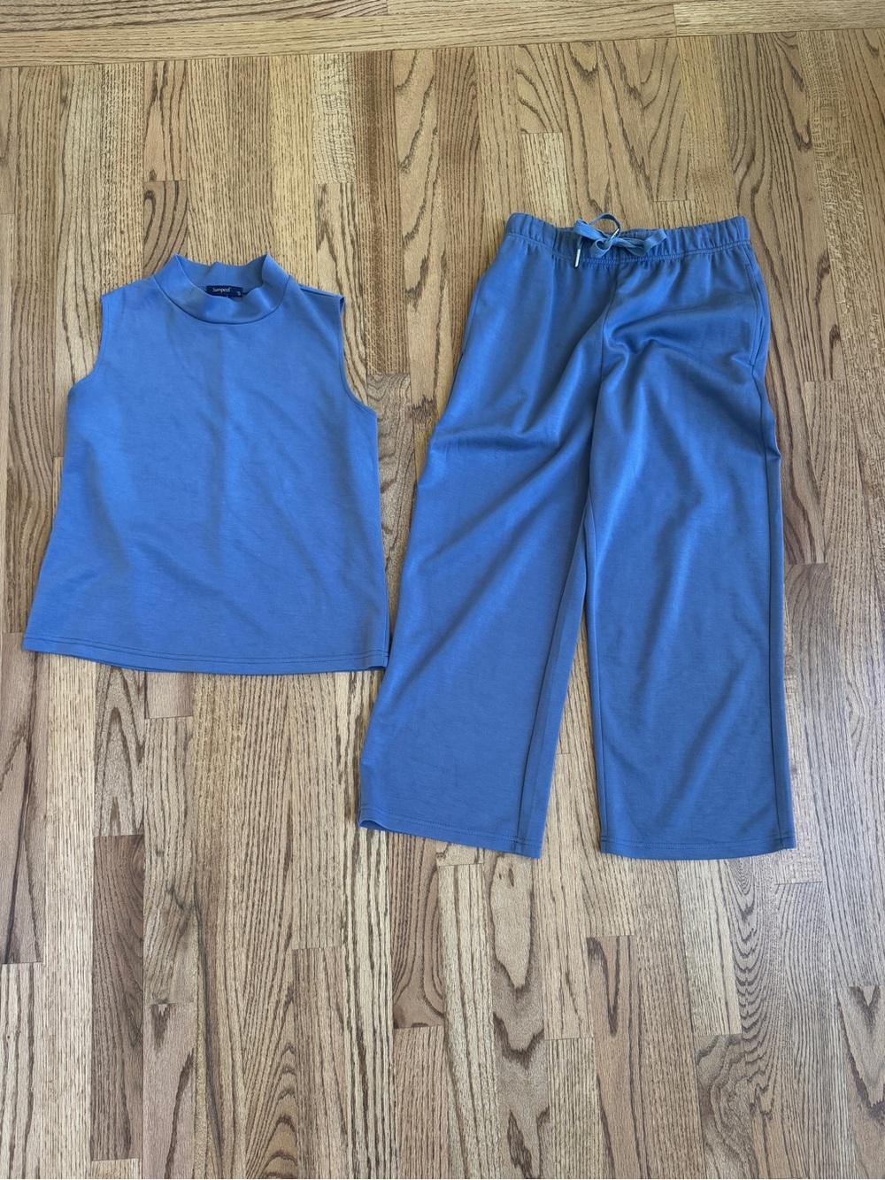 Blue Two-Piece Knit Tank and Wide-Leg Pants Set. Size small.